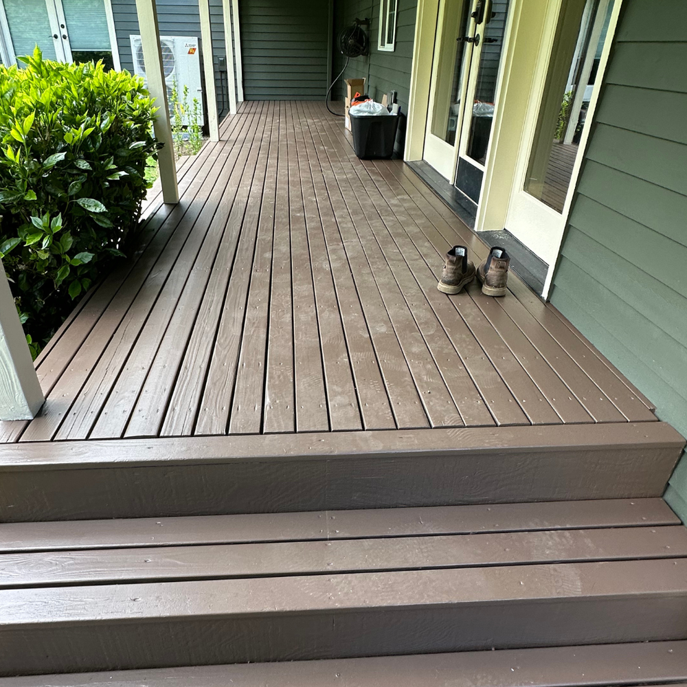 Fences&Decks painting our work Vanhousing