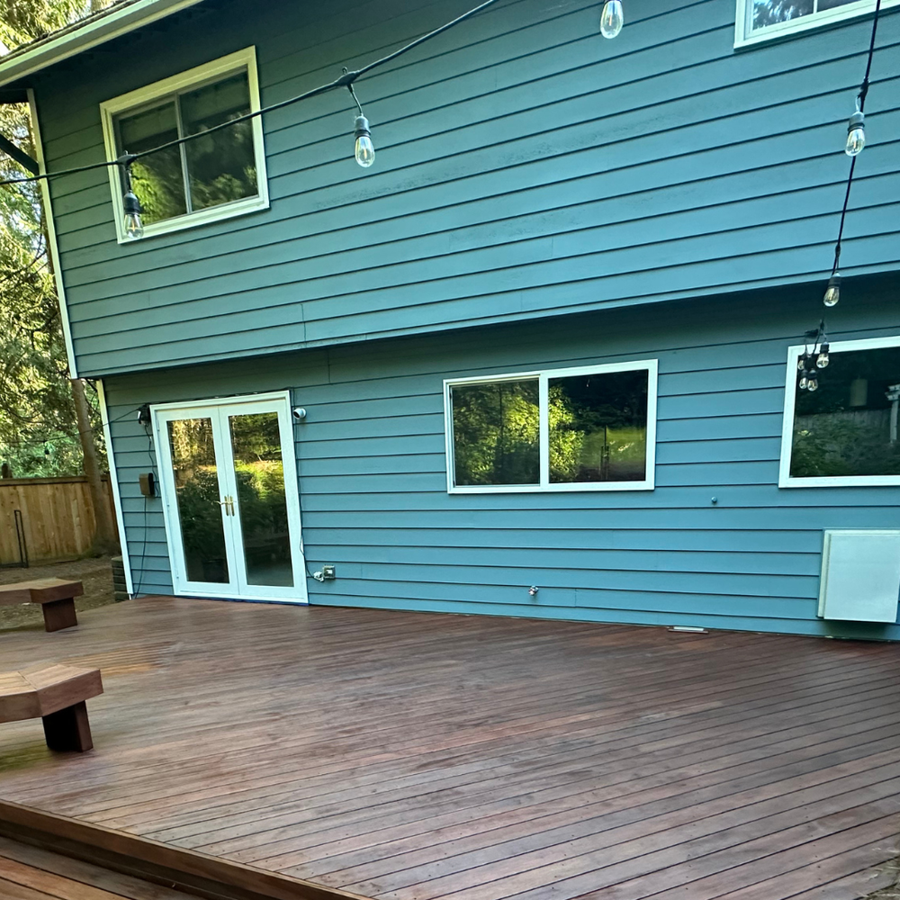 Fences&Decks painting our work Vanhousing