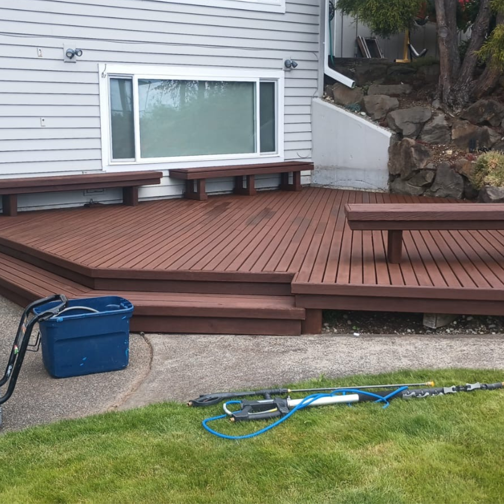 Fences&Decks painting our work Vanhousing